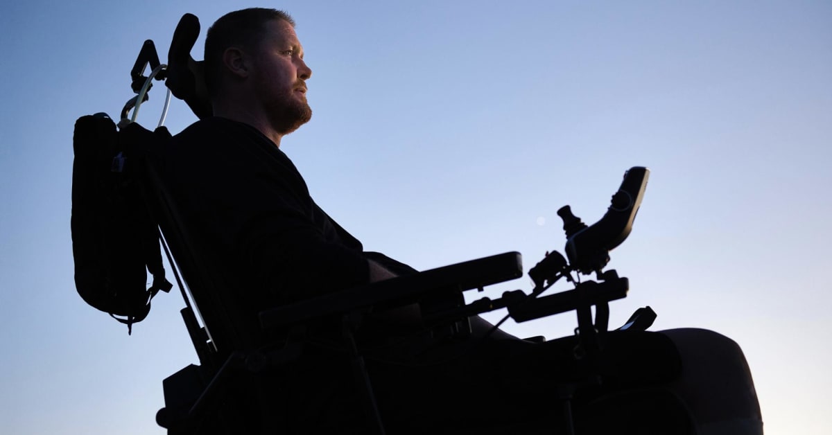Shawn Bradley wrestles with life at 7'6" in a wheelchair Sports