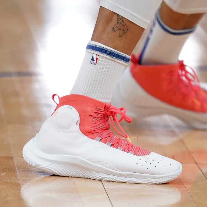 Stephen Curry wearing the Curry 4 FloTro
