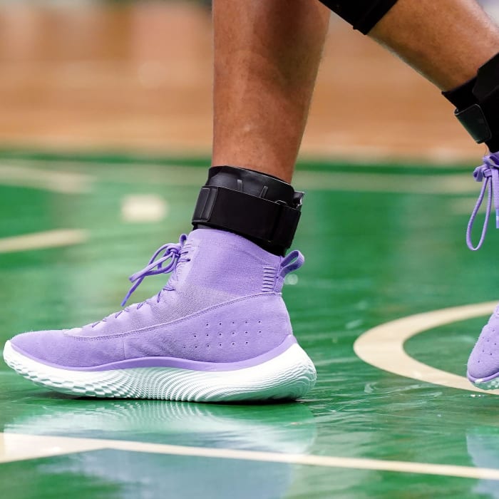 Stephen Curry wearing the Curry 4 FloTro 'Vivid Lilac'.