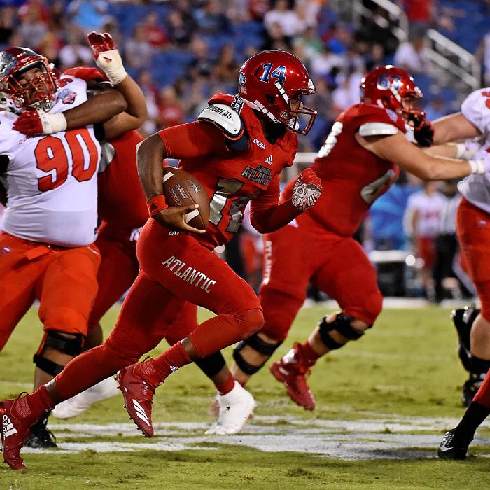 quarterback De'Andre Johnson (14)