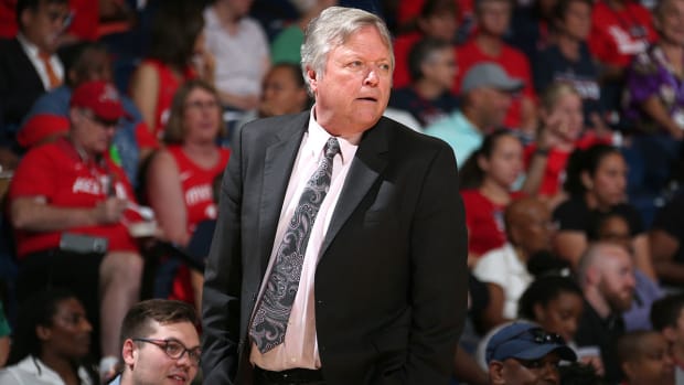Dan Hughes coaches Seattle Storm after cancer