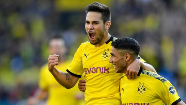 Raphael Guerreiro signs a new Dortmund deal