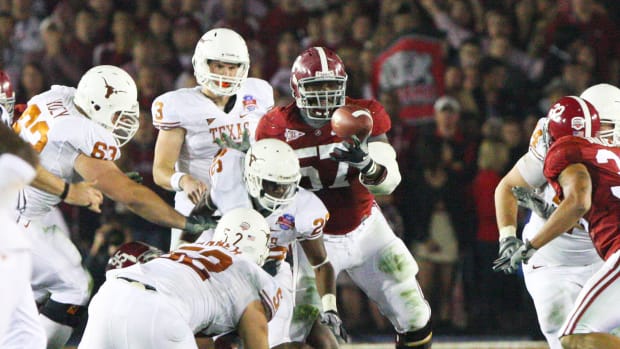 Marcell Dareus makes makes an interception against Texas in the 2009 national championship game.