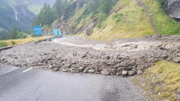  Dangerous Weather Causes Early Halt to Tour de France Stage 19--IMAGE
