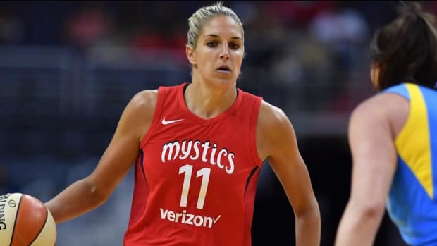 Elena Delle Donne Injures Knee in Mystics' Loss To Dream--IMAGE