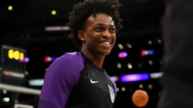  De'Aaron Fox Leads Kings to Fifth Straight Win with Triple-Double--IMAGE