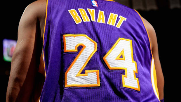 Kobe Bryant Stolen Hs Jersey From Ex Lakers Star Returned - kobe bryant jersey 24 lakers roblox