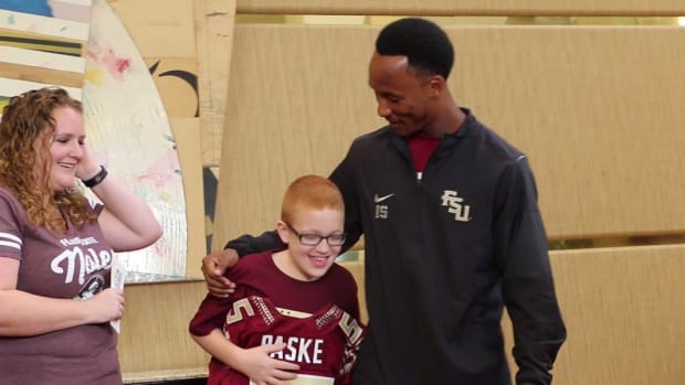 Travis Rudolph meets mom of boy he ate lunch with - Sports ...