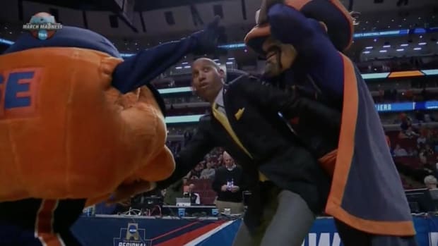 Watch: Reggie Miller tries to stop Orange and Cavalier mascots from fighting