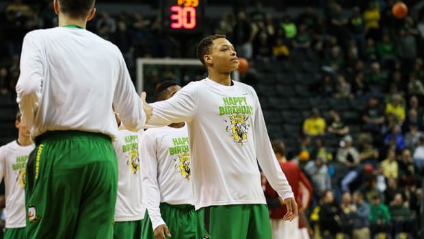 Oregon walk-on Phil Richmond shares a lot with his father, NBA legend Mitch. Most importantly: a coach