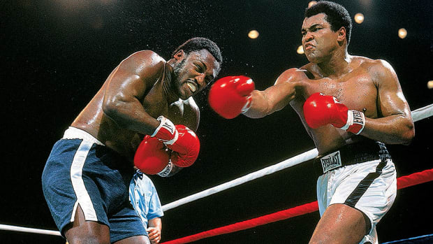 Muhammad Ali defeats Earnie Shavers, September, 1977 - Sports Illustrated
