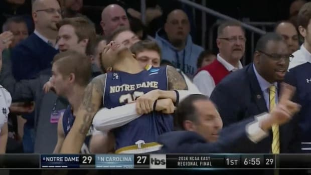 Watch: Dunk sends Zach Auguste into state of disbelief