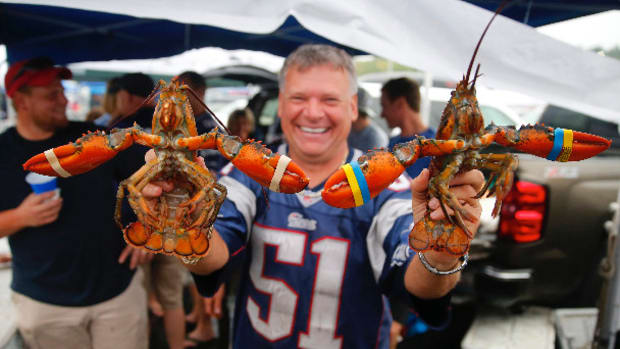 Cauldron NFL tailgate lobster patriots