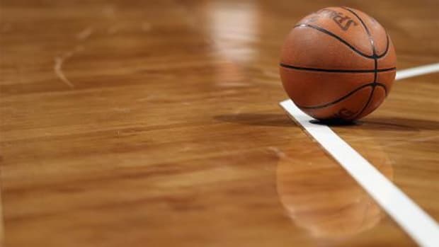 Iowa high school basketball player collapses, dies - IMAGE