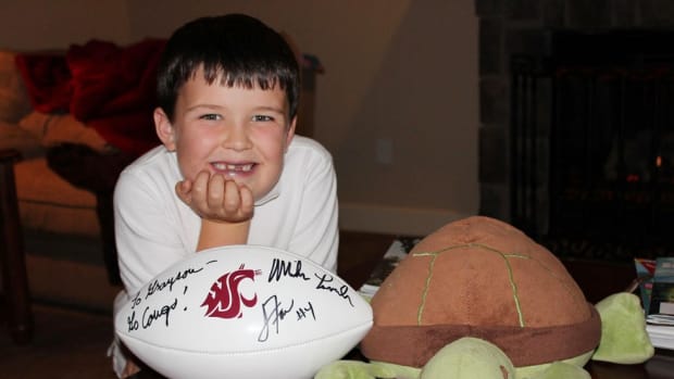 A friendship is born: How Washington State QB Luke Falk became a hero to one adoring young fan