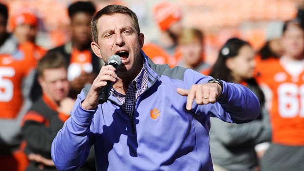 Clemson puts on ultimate watch party at Memorial Stadium, as Dabo Swinney delivers pizza, No. 1 ranking