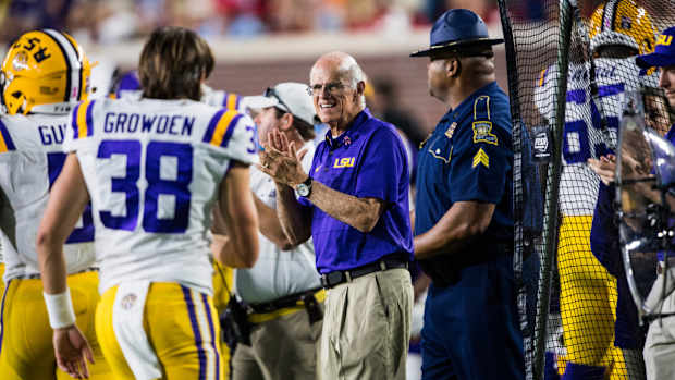 sam-nader-lsu-sidelines