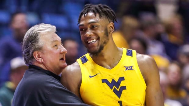 West Virginia Mountaineers head coach Bob Huggins talks with West Virginia Mountaineers forward Derek Culver (1) after he checked out of the game late in the second half against the Austin Peay Governors at WVU Coliseum