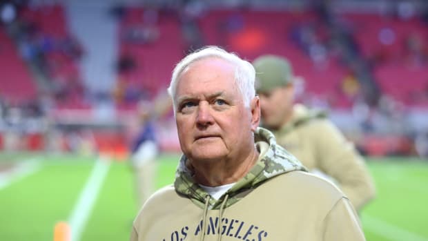 Dec 1, 2019; Glendale, AZ, USA; Los Angeles Rams defensive coordinator Wade Phillips against the Arizona Cardinals at State Farm Stadium.