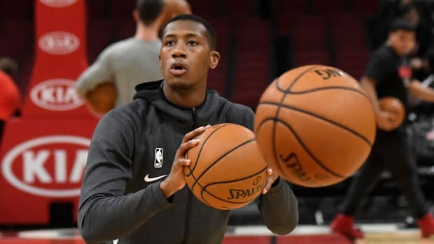 Chicago Bulls guard Kris Dunn warms up before a game against the Cleveland Cavaliers at United Center.