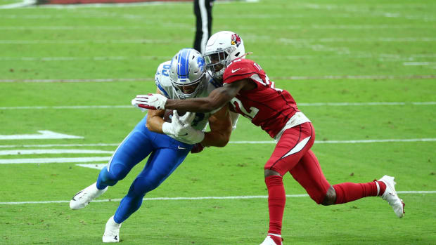 Detroit Lions tight end Jesse James (83) runs the ball for a touchdown against Arizona Cardinals safety Deionte Thompson (22) in the second quarter at State Farm Stadium.