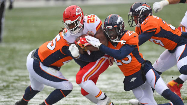 Oct 25, 2020; Denver, Colorado, USA; Kansas City Chiefs running back Clyde Edwards-Helaire (25) rushes for a touchdown past Denver Broncos cornerback Michael Ojemudia (23) in the first quarter at Empower Field at Mile High. Mandatory Credit: Ron Chenoy-USA TODAY Sports