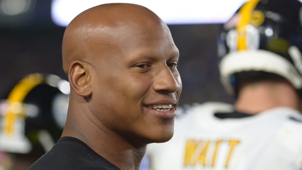 Ryan Shazier smiles while on the sideline during a 2019 game
