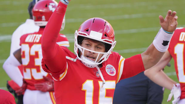 mahomes thumb