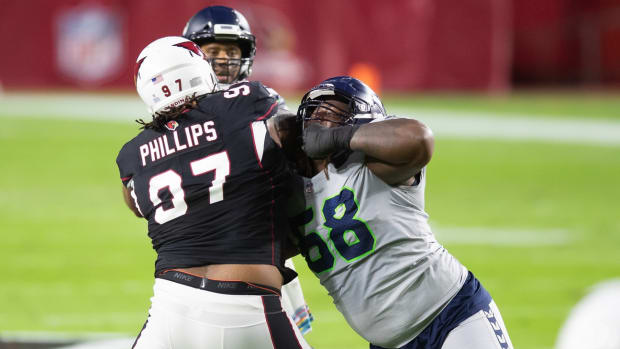 Arizona Cardinals defensive end Jordan Phillips (97) and Seattle Seahawks offensive guard Damien Lewis (68) battle in the first quarter at State Farm Stadium.