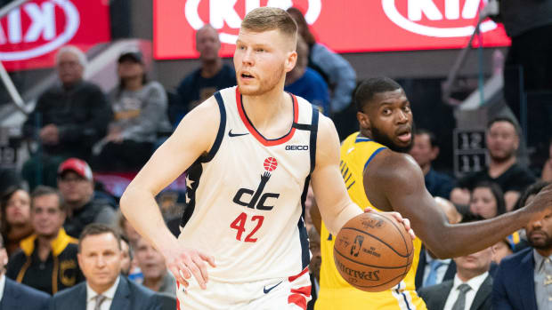 Washington Wizards forward Davis Bertans (42) dribbles the basketball during the second quarter against the Golden State Warriors at Chase Center.