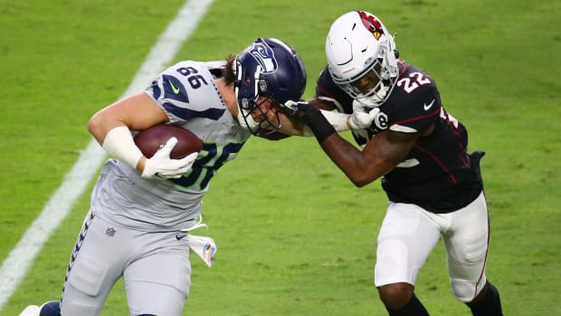 Seattle Seahawks tight end Jacob Hollister (86) drives forward with the ball against Arizona Cardinals safety Deionte Thompson (22) in the first half during a game at State Farm Stadium.