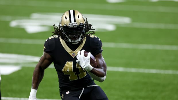 New Orleans Saints running back Alvin Kamara (41) scores against the Tampa Bay Buccaneers during the second quarter at the Mercedes-Benz Superdome.