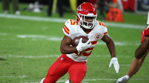 Clyde Edwards-Helaire runs for the Chiefs.