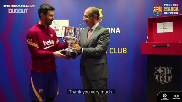 Leo Messi receives the Pichichi 2019/20 award