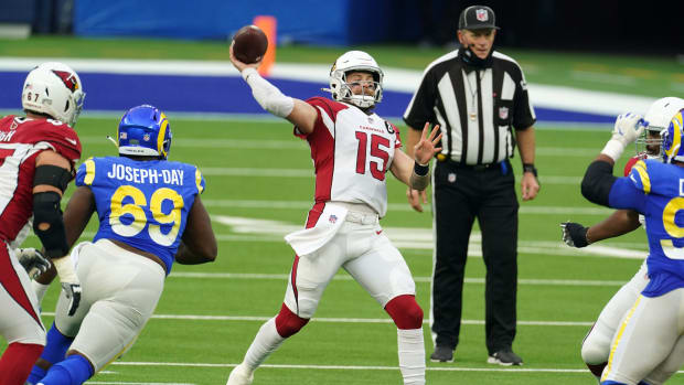 Arizona Cardinals quarterback Chris Streveler (15) throws the ball in the fourth quarter against the Los Angeles Rams at SoFi Stadium. The Rams defeated the Cardinals 18-7.