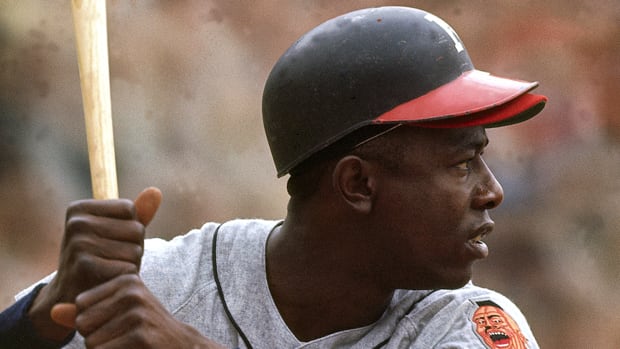 People around the sports world reacted to Hank Aaron's death.