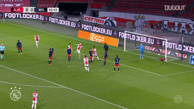 Davy Klaassen scores overhead kick vs Willem II
