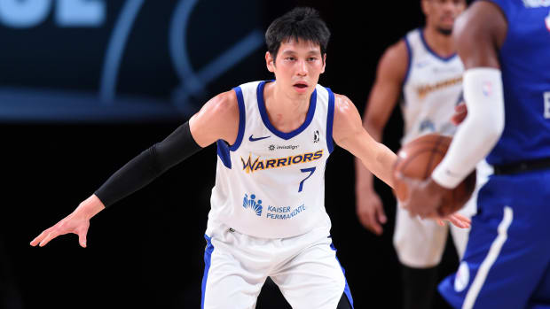 Jeremy Lin plays defense during an NBA game