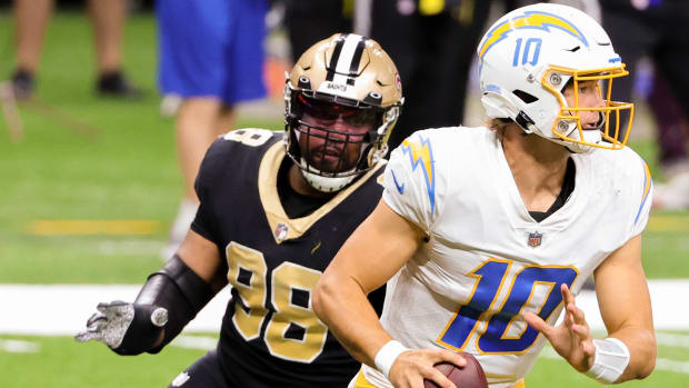 Sheldon Rankins chases down Justin Herbert during a Saints-Chargers game in 2020
