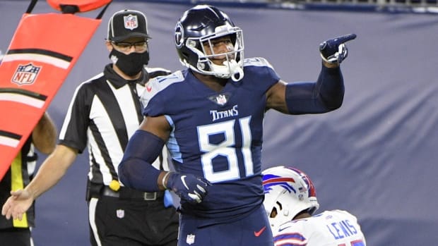Tennessee Titans tight end Jonnu Smith (81) points after getting a first down during the first half at Nissan Stadium.