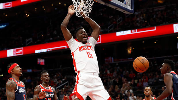 clint-capela-rockets-dunk