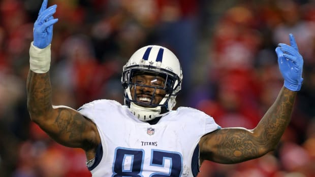 Tennessee Titans tight end Delanie Walker (82) gestures to the crowd against the Kansas City Chiefs during the second half in the AFC Wild Card playoff football game at Arrowhead Stadium.