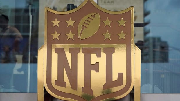 NFL Gold Logo © Kirby Lee-USA TODAY Sports