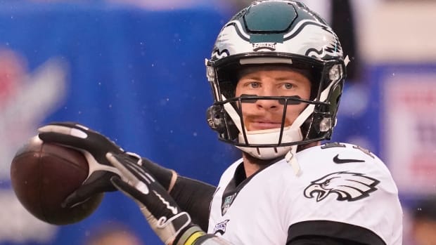 Eagles' Carson Wentz traded to Colts