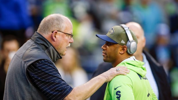 Mike Holmgren chatting with Russell Wilson.