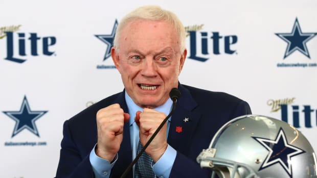 Jerry Jones at a press conference.