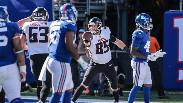 Sep 26, 2021; East Rutherford, New Jersey, USA; Atlanta Falcons tight end Lee Smith (85) celebrates after scoring a touchdown with offensive guard Chris Lindstrom (63) against the New York Giants during the second half at MetLife Stadium.