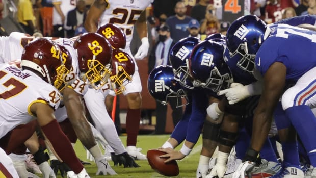Sep 16, 2021; Landover, Maryland, USA; The New York Giants offense lines up against the Washington Football Team defense in the second quarter at FedExField.