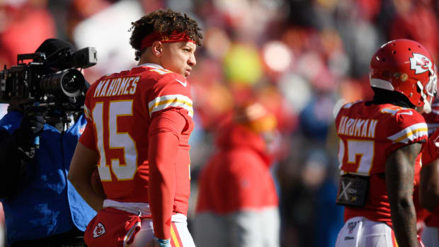 Kansas City Chiefs quarterback Patrick Mahomes (15) looks at the crowd after warmups at the AFC Championship game against the Tennessee Titans at Arrowhead Stadium Sunday, Jan. 19, 2020 in Kansas City, Mo. An57281