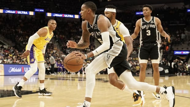 Dejounte Murray had 21 points, 15 assists and 12 rebounds against the Lakers.